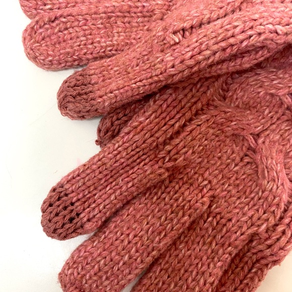 Crocheted Smartphone Gloves - Picture 4 of 4